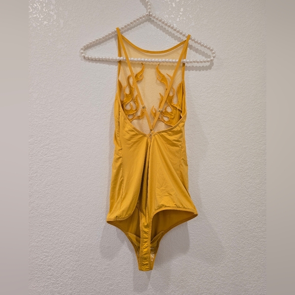 Thistle and Spire Smokin Mirrors Bodysuit in a mustard yellow color M - Picture 5 of 7